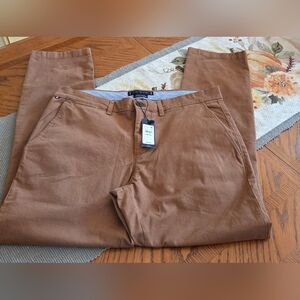 Tommy Hilfiger Slim Fit Mens 31/30 Brand New Brown Khaki Pants